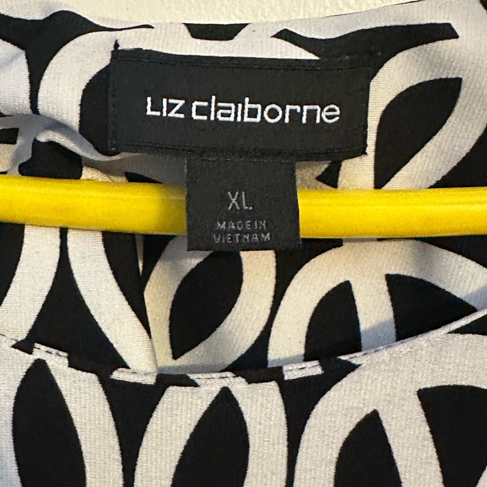 Liz Claiborne XL cap sleeve black and white with color border. GUC.